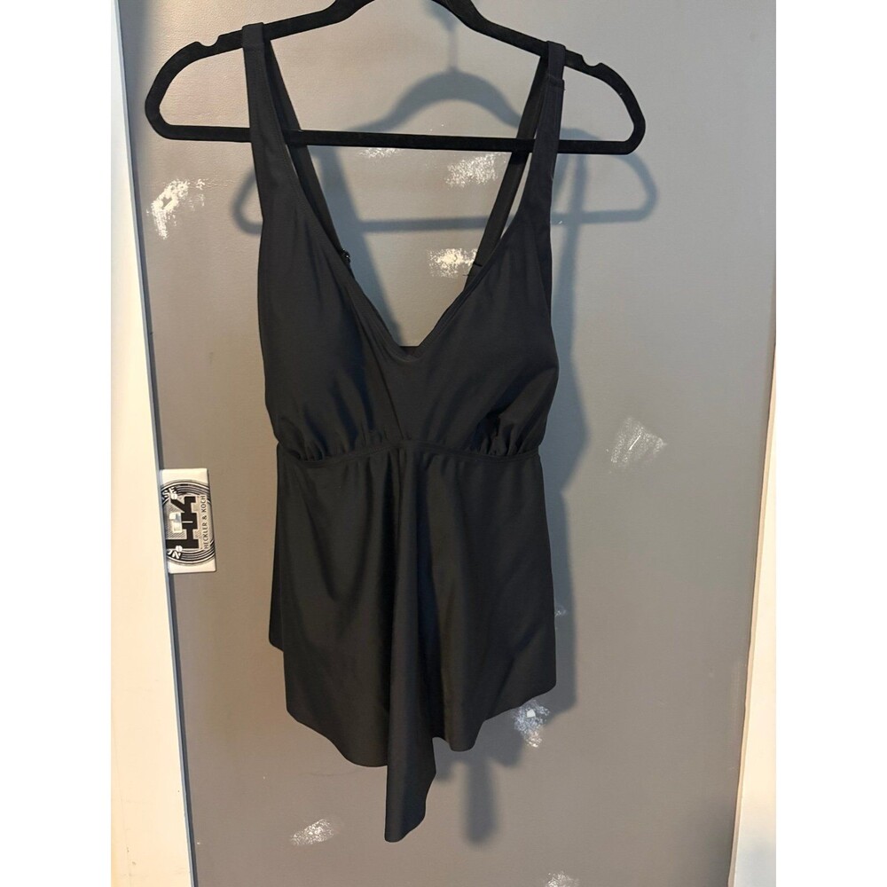 Torrid size 2 solid black v neck tankini top